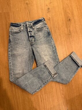 H&M woman’s Washed Light Blue Slim Straight Jeans